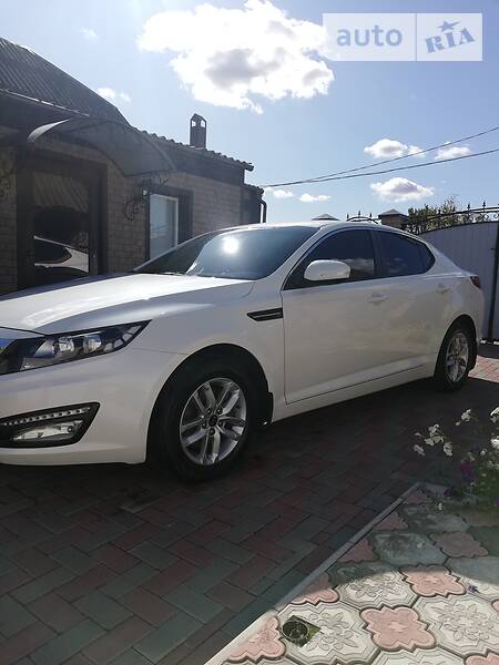 Седан Kia Optima 2012 в 