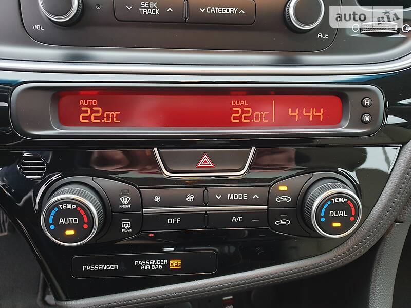 Седан Kia Optima 2015 в Києві