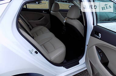 Седан Kia Optima 2015 в 