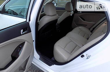 Седан Kia Optima 2015 в 