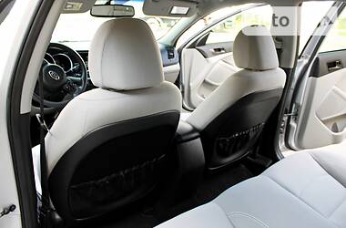 Седан Kia Optima 2014 в 