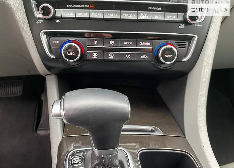 Седан Kia Optima 2016 в Киеве