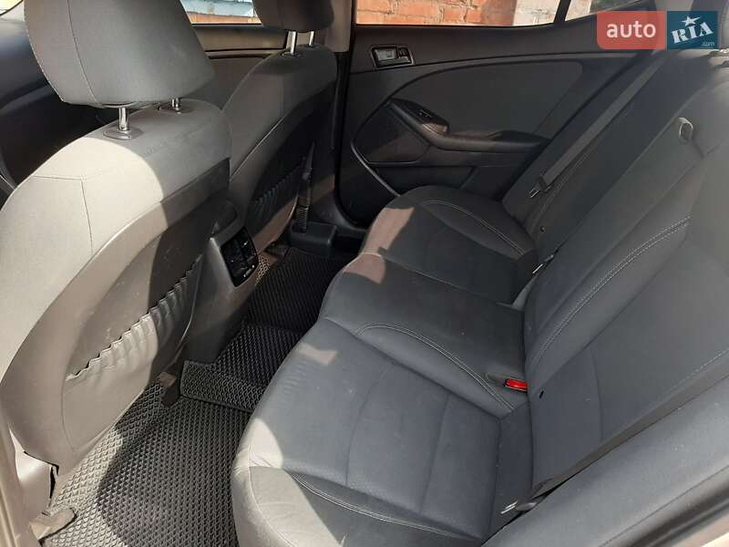 Седан Kia Optima 2013 в Яготині