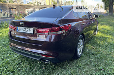 Седан Kia Optima 2016 в Днепре