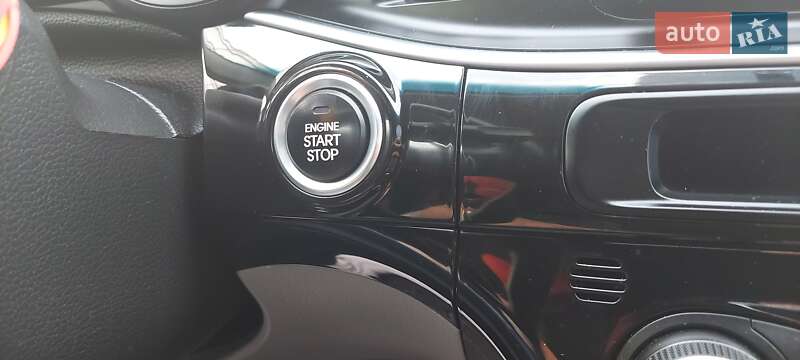 Седан Kia Optima 2014 в Киеве