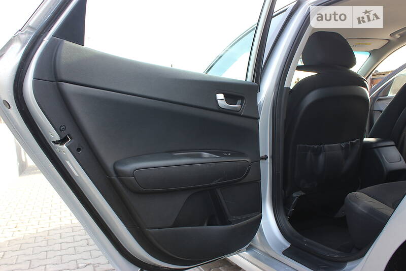 Седан Kia Optima 2017 в Дунаевцах