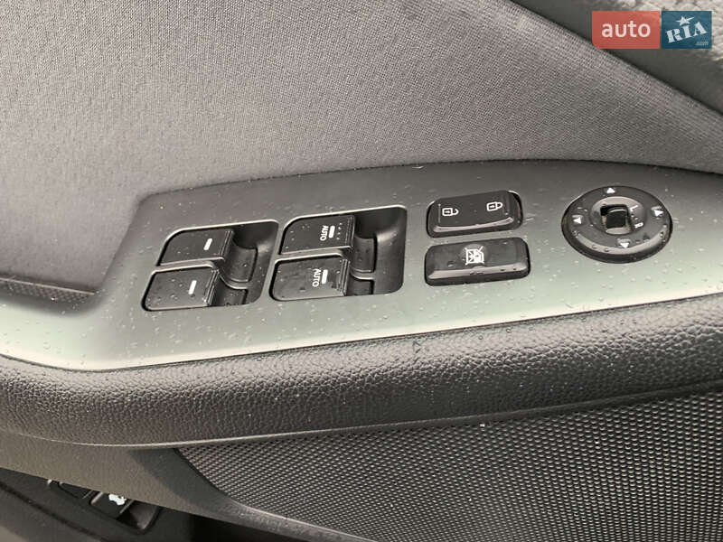 Седан Kia Optima 2014 в Киеве