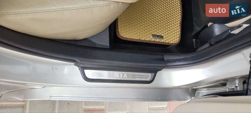 Седан Kia Optima 2012 в Подольске