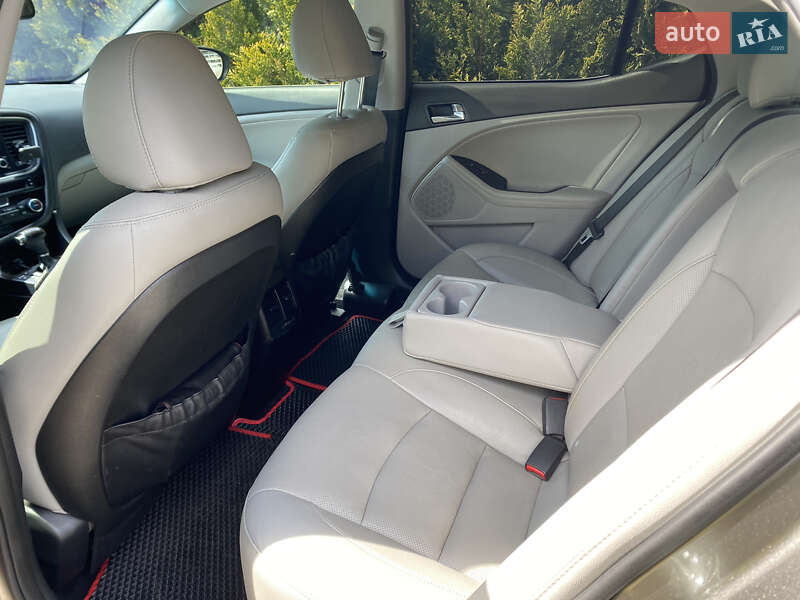 Седан Kia Optima 2015 в Львове