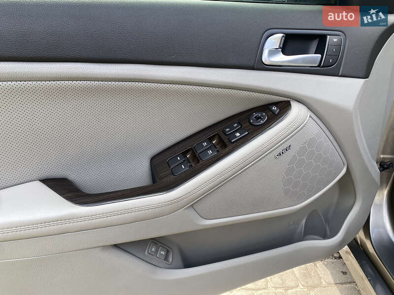 Седан Kia Optima 2015 в Львове