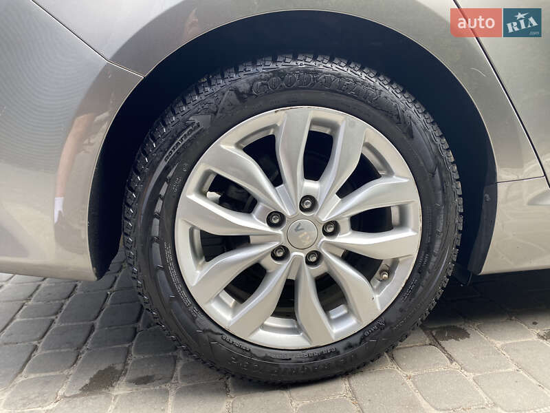 Седан Kia Optima 2015 в Львове