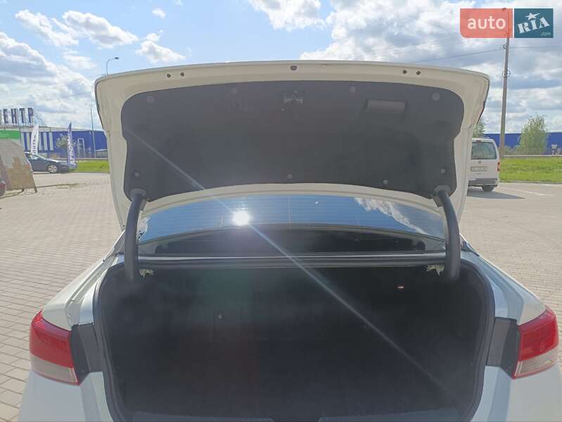 Седан Kia Optima 2017 в Ровно