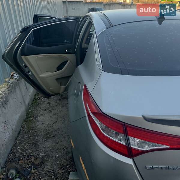Седан Kia Optima 2012 в Обухові