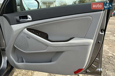 Седан Kia Optima 2014 в Рахове