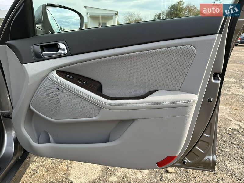 Седан Kia Optima 2014 в Рахове