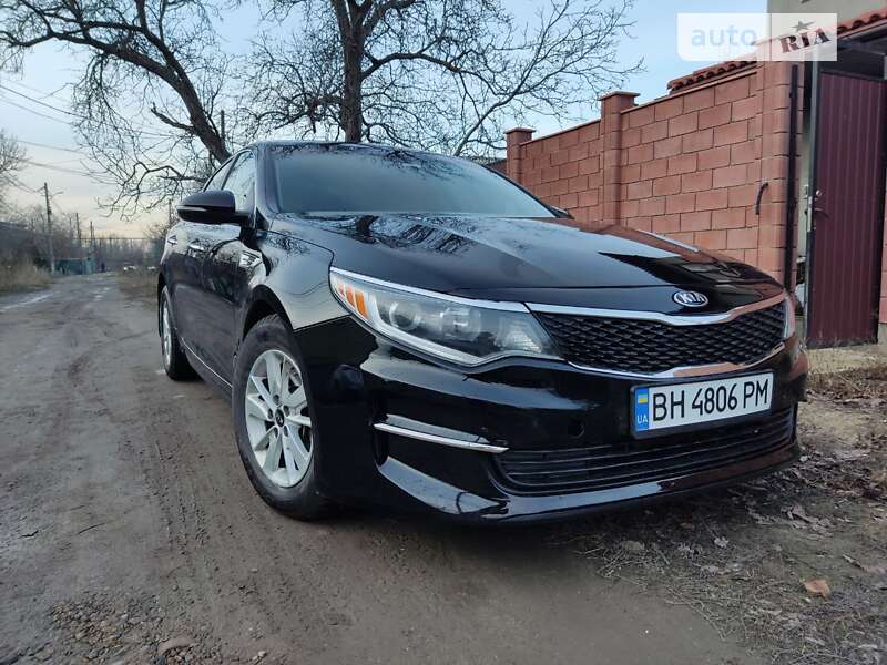 Седан Kia Optima 2016 в 