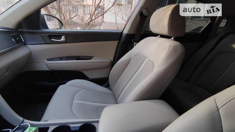 Седан Kia Optima 2016 в Одессе