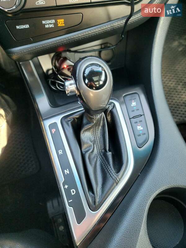 Седан Kia Optima 2012 в Днепре