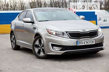 Седан Kia Optima 2013 в Новоднестровске