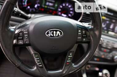 Седан Kia Optima 2013 в Новодністровську