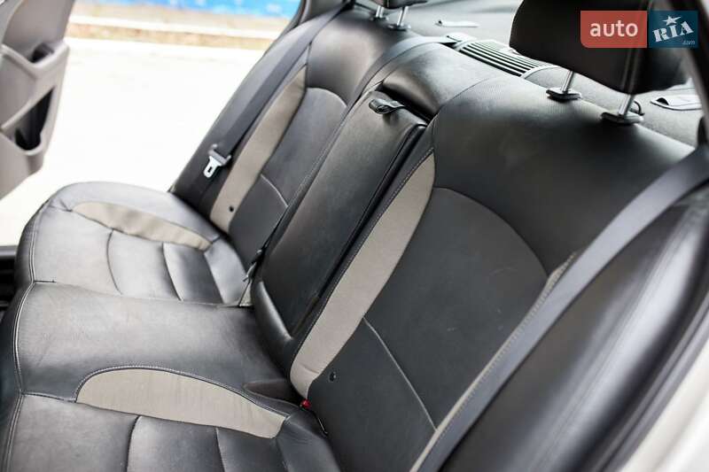 Седан Kia Optima 2013 в Киеве