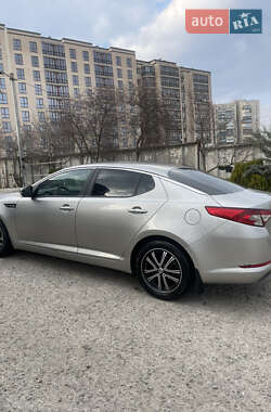 Седан Kia Optima 2012 в 