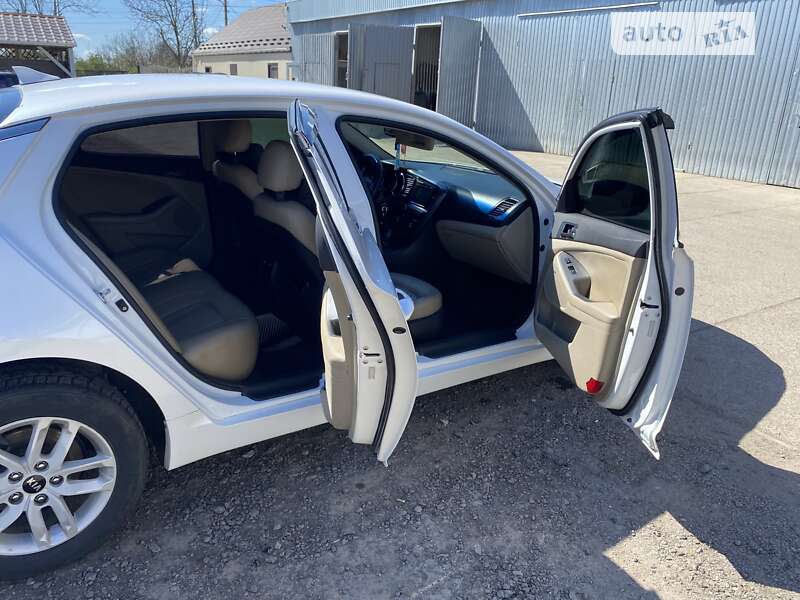 Седан Kia Optima 2010 в Мерефа