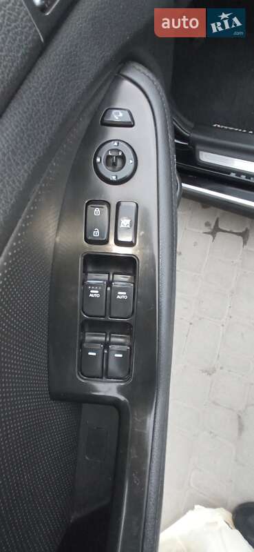 Седан Kia Optima 2012 в Києві
