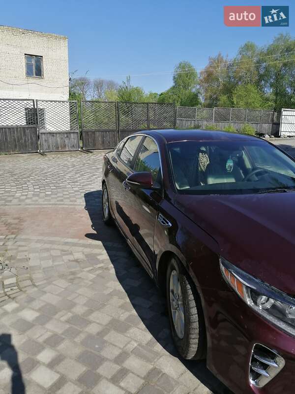 Седан Kia Optima 2016 в Ровно