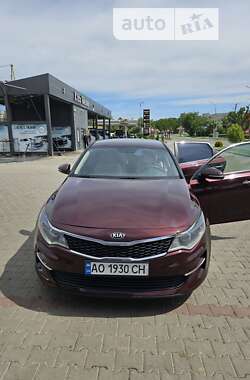 Седан Kia Optima 2015 в Ужгороді