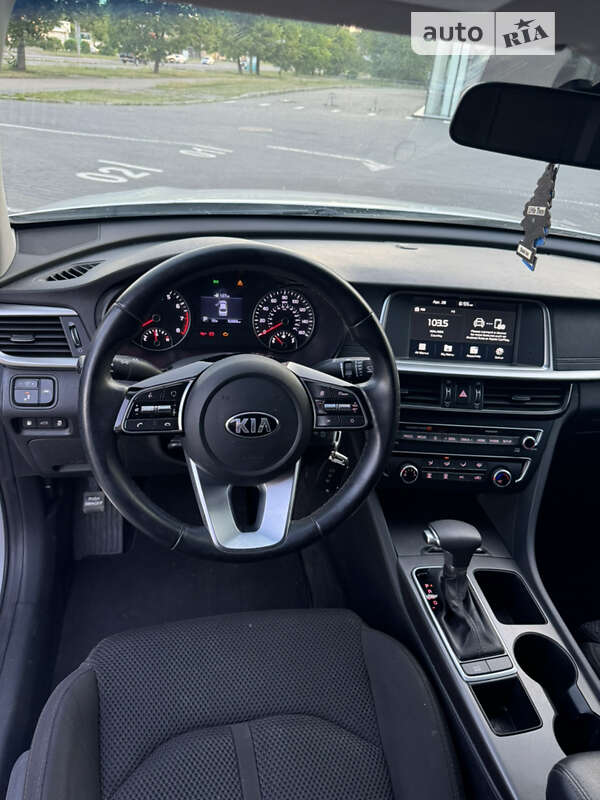 Седан Kia Optima 2019 в Киеве