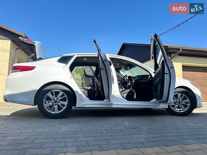 Седан Kia Optima 2016 в Измаиле