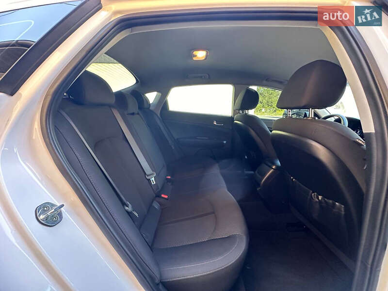 Седан Kia Optima 2016 в Измаиле