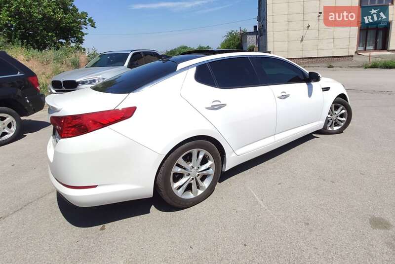 Седан Kia Optima 2013 в Днепре