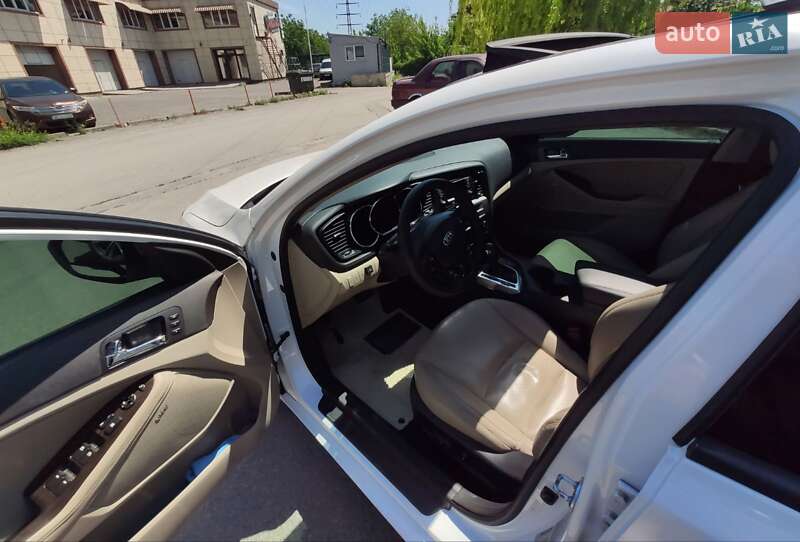 Седан Kia Optima 2013 в Днепре