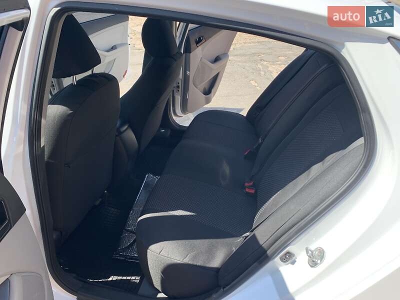 Седан Kia Optima 2013 в Запорожье