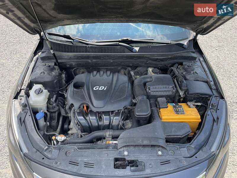 Седан Kia Optima 2012 в Умани