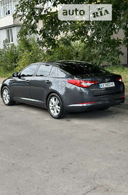 Седан Kia Optima 2011 в Обухове