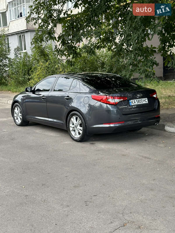 Седан Kia Optima 2011 в Обухове