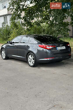 Седан Kia Optima 2011 в Обухове