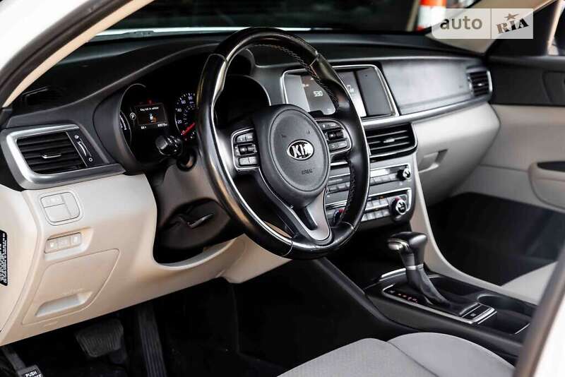 Седан Kia Optima 2017 в Львове