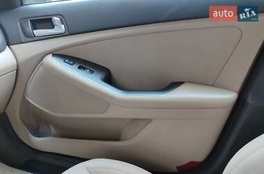 Седан Kia Optima 2015 в Киеве