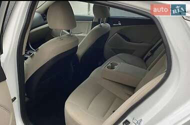 Седан Kia Optima 2015 в Киеве