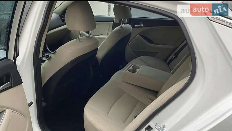 Седан Kia Optima 2015 в Киеве
