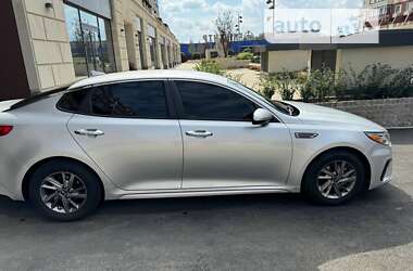 Седан Kia Optima 2019 в Умані