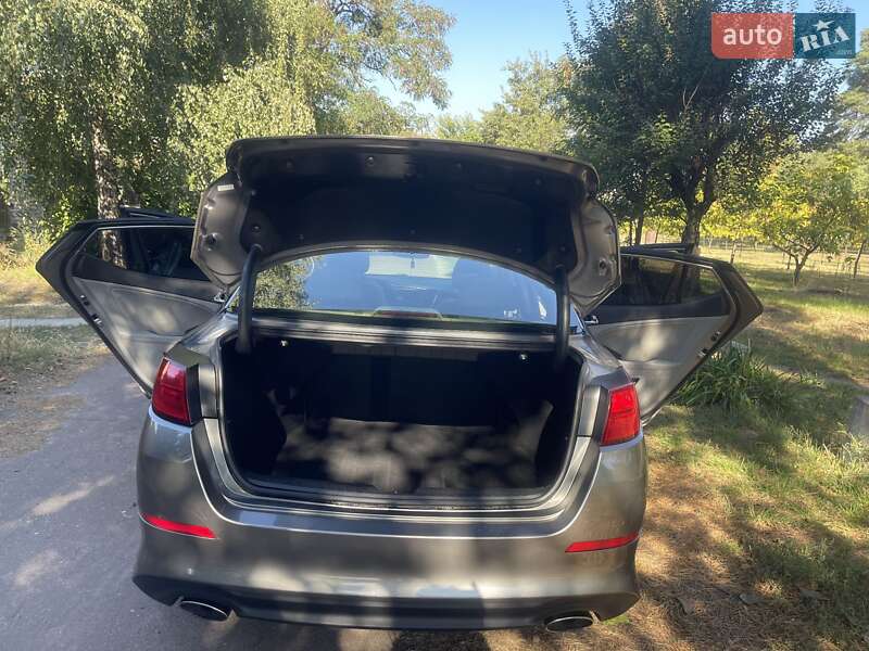 Седан Kia Optima 2015 в Киеве