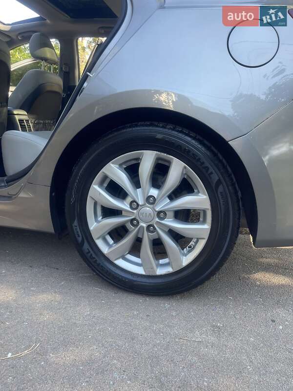 Седан Kia Optima 2015 в Киеве