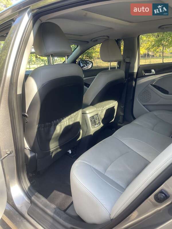 Седан Kia Optima 2015 в Киеве