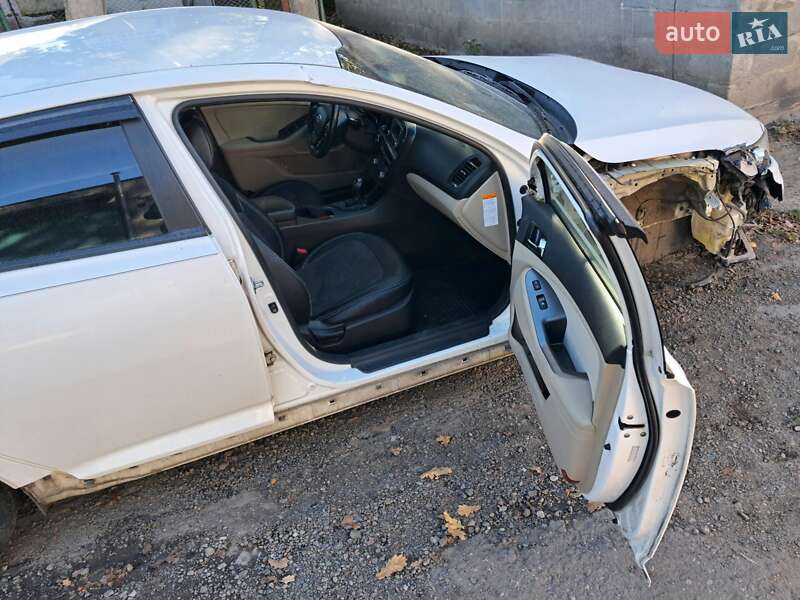 Седан Kia Optima 2012 в Вишневому фото 4 Седан Kia Optima 2012 в Вишневому