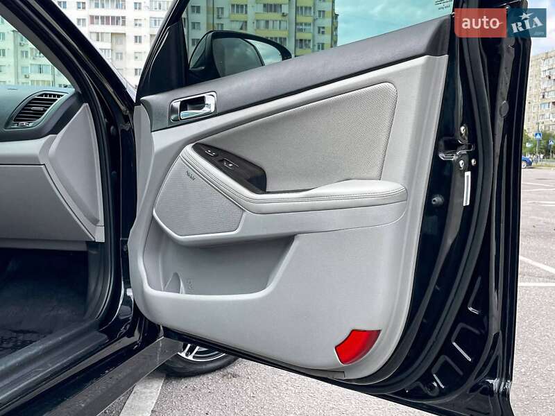 Седан Kia Optima 2014 в Ивано-Франковске